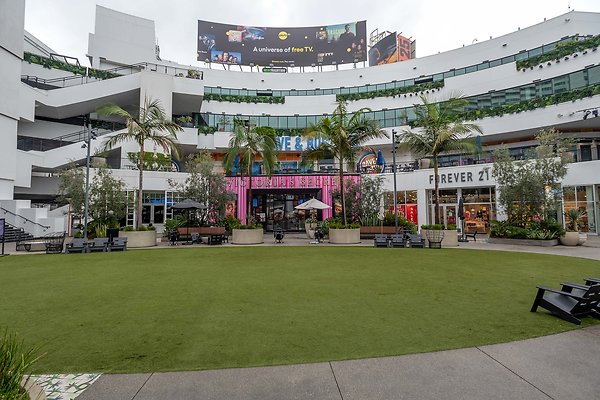 Ovation Hollywood-12