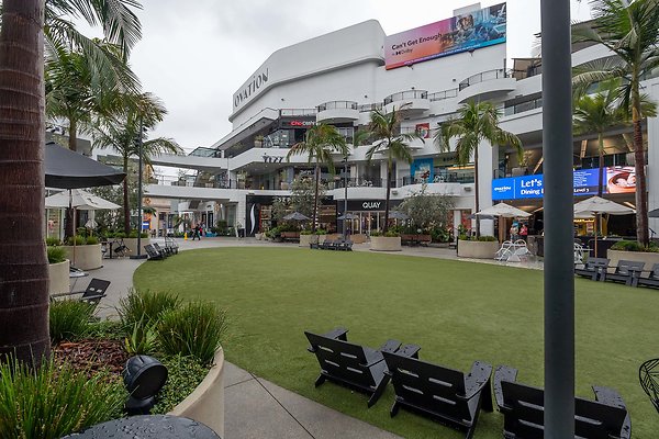 Ovation Hollywood-7