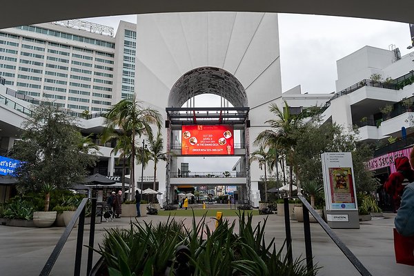 Ovation Hollywood 2025 0212